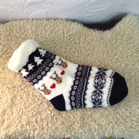 NWT Fluffy Christmas & Slipper Gripper Socks, (LOT) Fits Most, Warm, Cozy, Cute - Picture 1 of 8